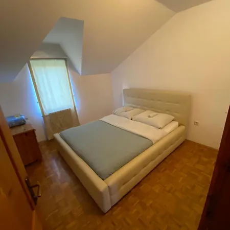 Estrada Cazin Motel